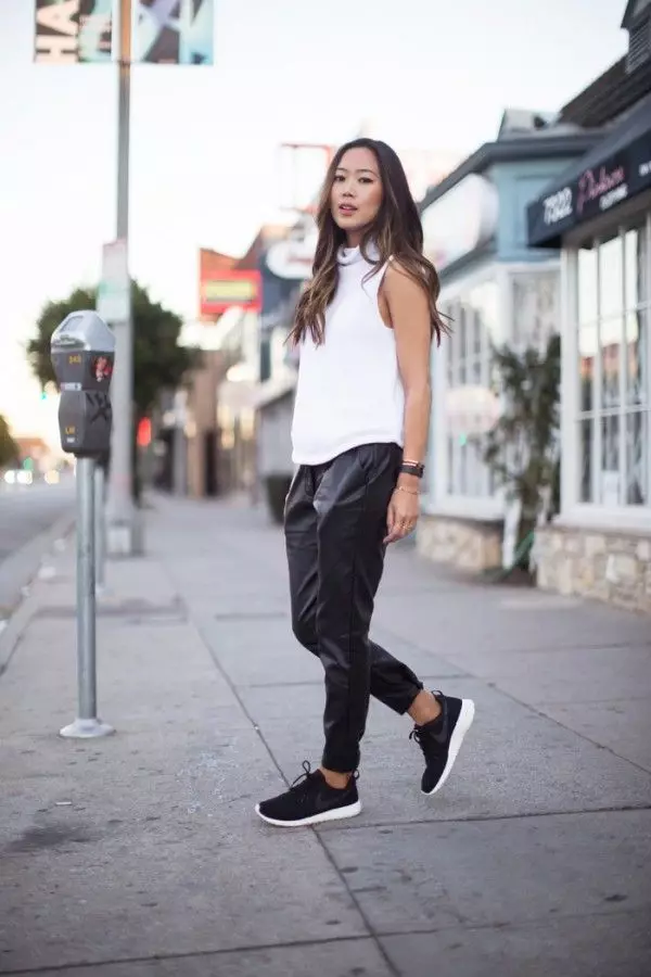ქალთა შავი Nike Sneakers (26 ფოტო): მოდელები, თეთრი ერთადერთი 2059_22