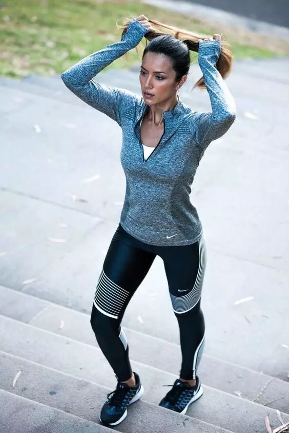 черни маратонки Nike на жените (26 снимки): модели, с бяла подметка 2059_23