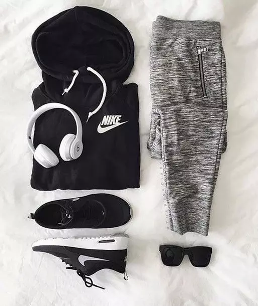 ქალთა შავი Nike Sneakers (26 ფოტო): მოდელები, თეთრი ერთადერთი 2059_4