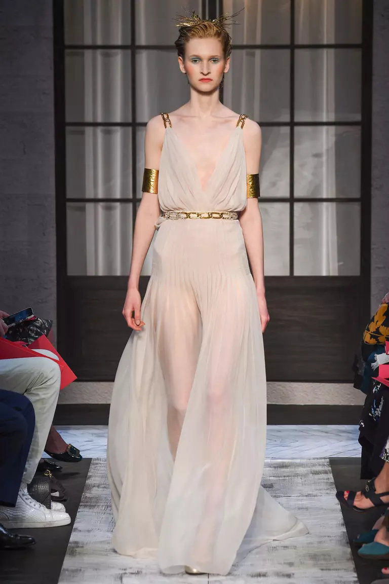 Grekisk klänning från Schiaparelli genomskinlig