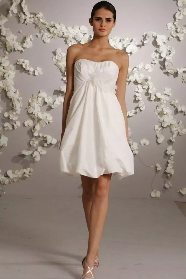 Balon-hvit kjole