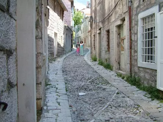 Черногориядә Рисан (32 фото): Шәһәрнең истәлекле урыннары исемлеге. Пляжларның тасвирламасы. Турист рецензияләре 20603_26