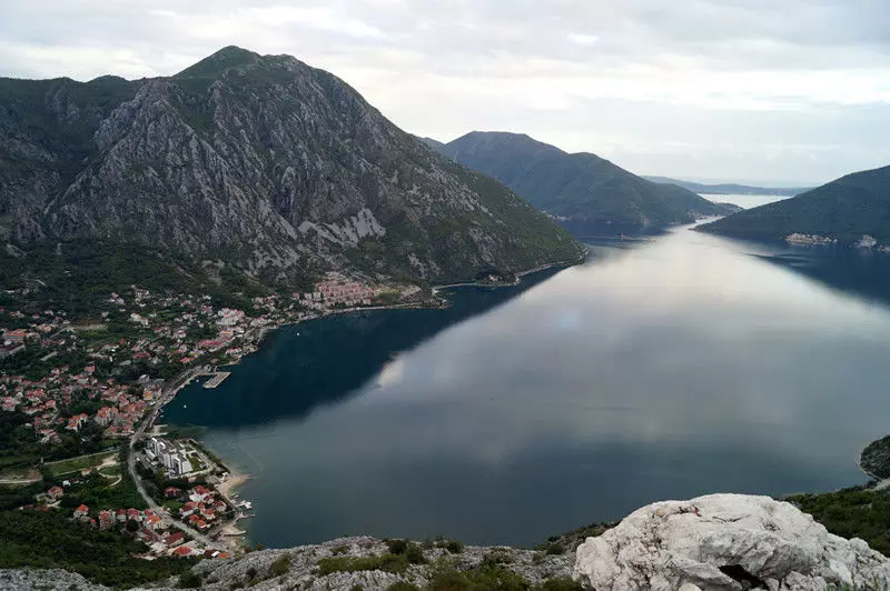 Risan zu Montenegro (32 Fotoen): Lëscht vun der Sights vun der Stad, am nootste Fluchhafen. Beschreiwung vun de Stränn. Tourist Rezensiounen 20603_3