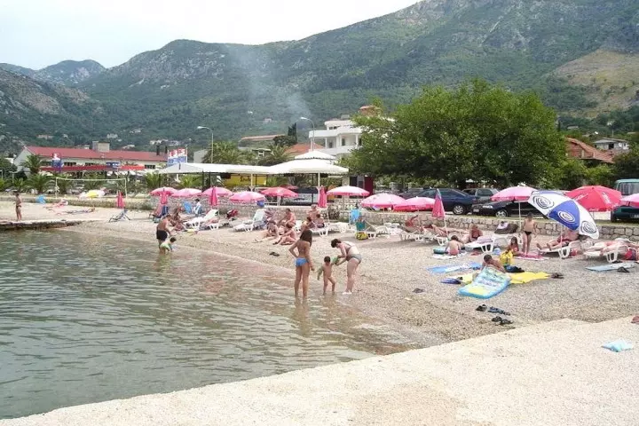 Risan en Montenegro (32 fotos): Lista de puntos turísticos da cidade, o aeroporto máis próximo. Descrición das praias. Revisións turísticas 20603_30
