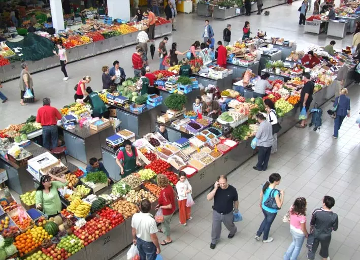 جاذبه های Podgorica: چه چیزی را می توان به طور مستقل در پایتخت مونته نگرو مشاهده کرد؟ بنای یادبود Vysotsky، پوشکین و دیگر مکان های جالب 20606_11