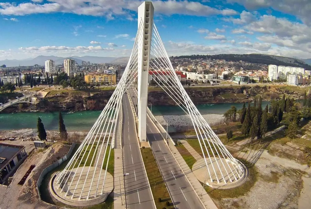 Забележителност в Подгорица: Какви могат да бъдат разглеждани независимо в столицата на Черна гора? Паметник на Висоцки, Пушкин и други интересни места 20606_21