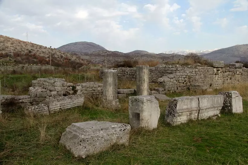 Fahasarotana ao Podgorica: Inona no azo jerena tsy miankina eto an-drenivohitr'i Montenegro? Monument mankany Vysotsky, Pushkin sy toerana mahaliana hafa 20606_29