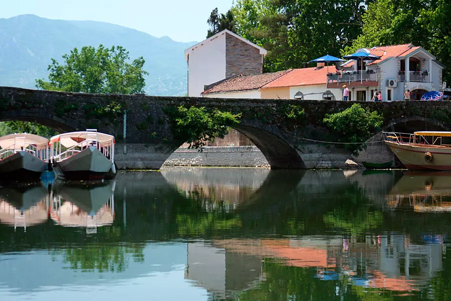 Látnivalók Podgorica: Mit tekinthetők egymástól függetlenül Montenegró fővárosában? Vysotsky, Pushkin és más érdekes helyek emlékműve 20606_31