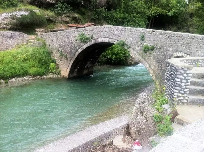 Fahasarotana ao Podgorica: Inona no azo jerena tsy miankina eto an-drenivohitr'i Montenegro? Monument mankany Vysotsky, Pushkin sy toerana mahaliana hafa 20606_34