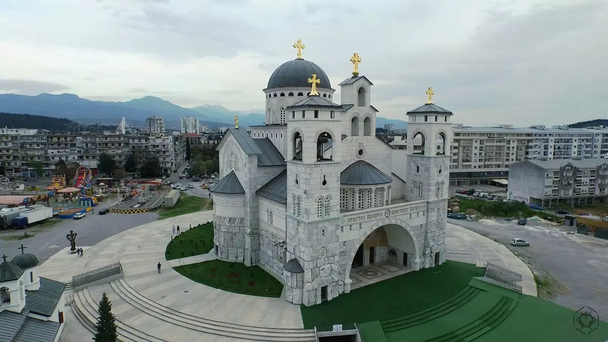 Mga atraksyon sa Podgorica: Ano ang maaaring matingnan nang nakapag-iisa sa kabisera ng Montenegro? Monumento sa Vysotsky, Pushkin at iba pang mga kagiliw-giliw na lugar 20606_6