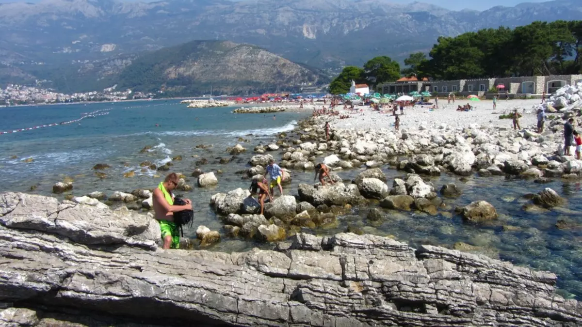 Plaža Buda (62 fotografije): najbolje plaže Budve, obilježja posjetitelja plaćenih i besplatnih zona u Crnoj Gori. Gdje na karti pronađite slavensku plažu? Turističke recenzije 20610_18