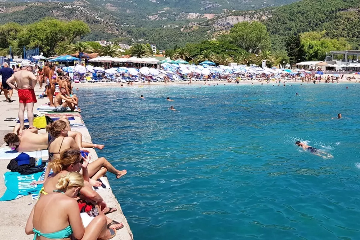 Buda Beach (62 fotot): Budva parimad rannad, tasuliste ja tasuta tsoonide külastamise funktsioonid Montenegros. Kus kaardil leida Slavic Beach? Turismiaruanded 20610_19