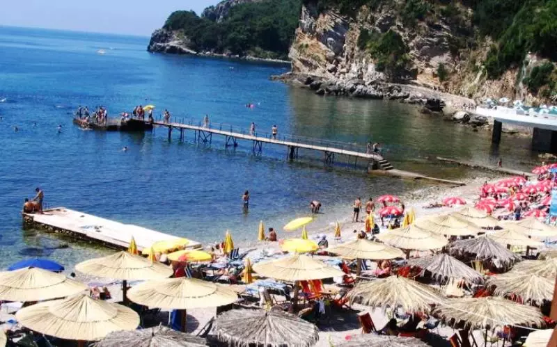 Buda Beach (62 fotos): Millors platges de Budva, característiques de visitar zones pagades i lliures a Montenegro. On al mapa trobarà platja eslava? Comentaris turístic 20610_26