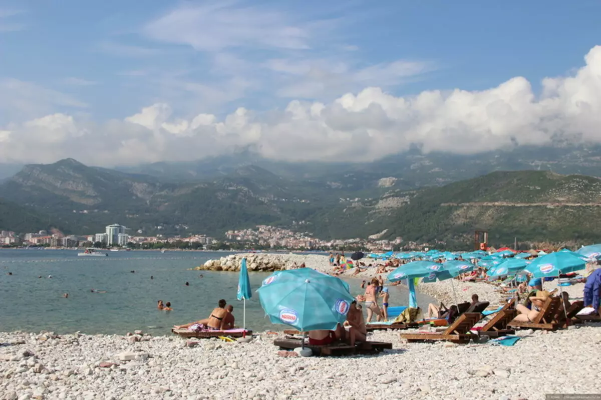 Buda Beach (62 foto's): Beste strande van Budva, eienskappe van besoekende en gratis sones in Montenegro. Waar op die kaart Vind Slawiese Beach? Toeriste resensies 20610_29
