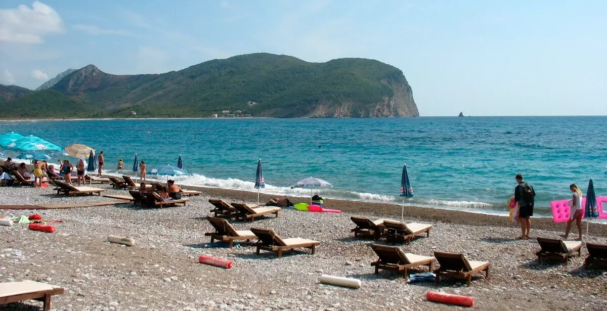 Buda Beach (62 zdjęcia): Najlepsze plaże Budvy, cechy odwiedzin płatnych i wolnych stref w Czarnogórze. Gdzie na mapie znajduje się plaża słowiańska? Recenzje turystycznych 20610_31