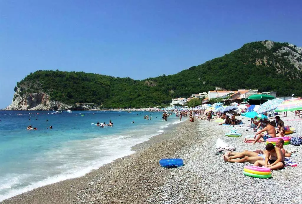 Buda Beach (62 fotos): Las mejores playas de Budva, características de las visitas pagadas y zonas gratuitas en Montenegro. ¿Dónde en el mapa encuentra Slavic Beach? Críticas turísticas 20610_32