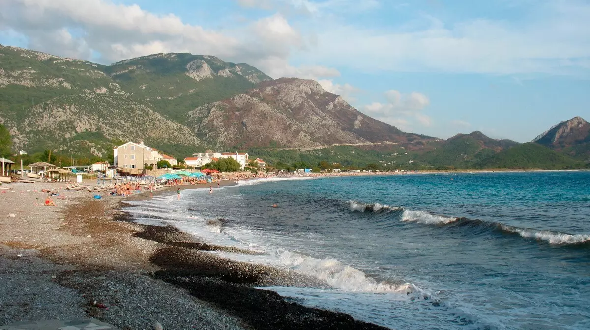 Buda Beach (62 Fotos): Beste Strände von Budva, Merkmale des Besuchs bezahlter und kostenfreier Zonen in Montenegro. Wo auf der Karte Slawic Beach? Touristenbewertungen. 20610_34
