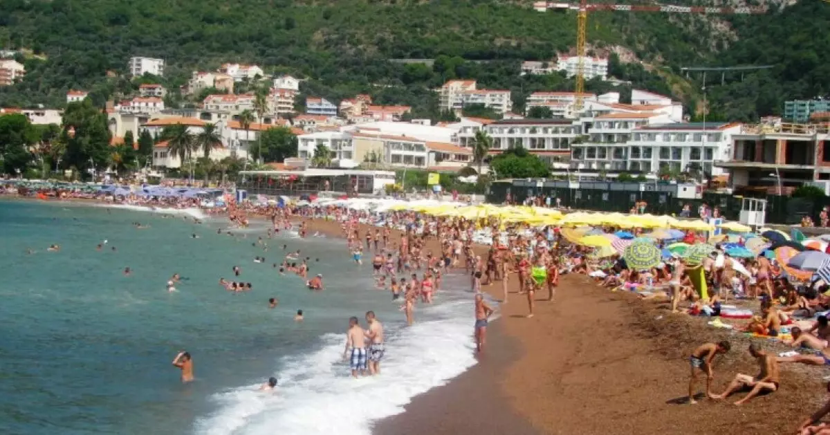Buda Beach (62 fotot): Budva parimad rannad, tasuliste ja tasuta tsoonide külastamise funktsioonid Montenegros. Kus kaardil leida Slavic Beach? Turismiaruanded 20610_36