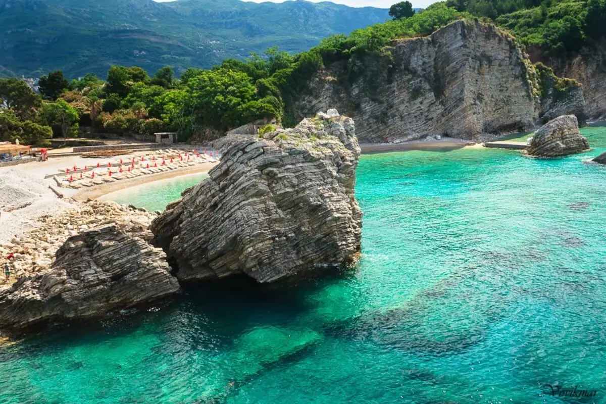 Buda Beach (62 foto): Pi bon plaj nan Budva, karakteristik nan vizite peye ak zòn gratis nan Montenegro. Ki kote sou kat la jwenn Slavic plaj? Revize tourism 20610_49