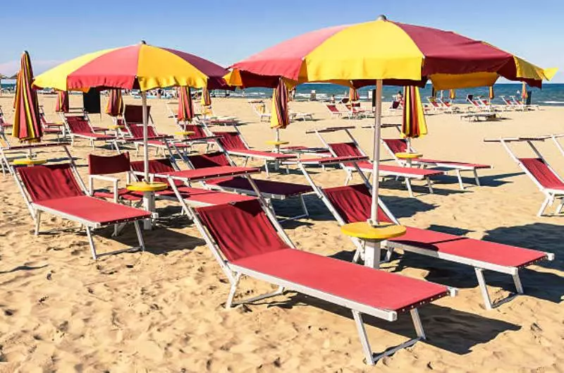 Buda Beach (62 φωτογραφίες): Οι καλύτερες παραλίες της Budva, χαρακτηριστικά της επίσκεψης πληρωμένες και δωρεάν ζώνες στο Μαυροβούνιο. Πού βρίσκεστε στο χάρτη Slavic Beach; Τουριστικές κριτικές 20610_53