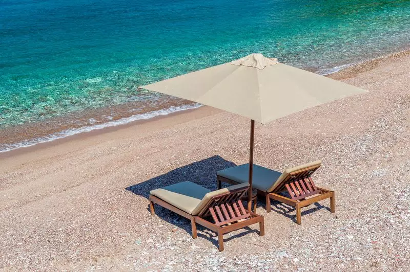 Bãi biển Buda (62 ảnh): Những bãi biển ngon nhất của Budva, các tính năng của các khu vực được trả lương và miễn phí tại Montenegro. Ở đâu trên bản đồ tìm bãi biển Slavic? Đánh giá du lịch 20610_54