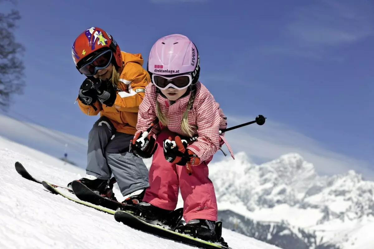 Dětské lyžařské obleky: Jak nosit zimní kostýmy? Trigger lyžařské lyže a další pro dívky a chlapce. Jak by měl oblek sedět? 20682_28