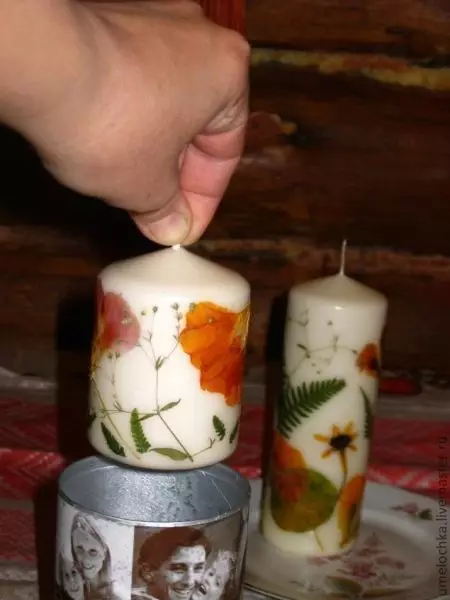 Parafino žvakės (30 nuotraukų): lydymosi temperatūra ir kitos savybės. Kaip padaryti savo rankas namuose baltos prekybos žvakės? Koks parafino vartojimas? 20688_27
