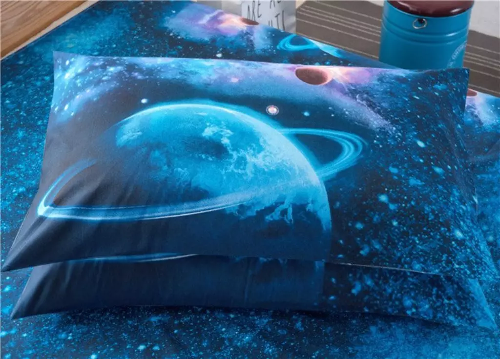 Bed Linen Cosmos: Shqyrtimi i grupeve me një model të planetit dhe yjeve. Si të kujdeseni? 20696_6