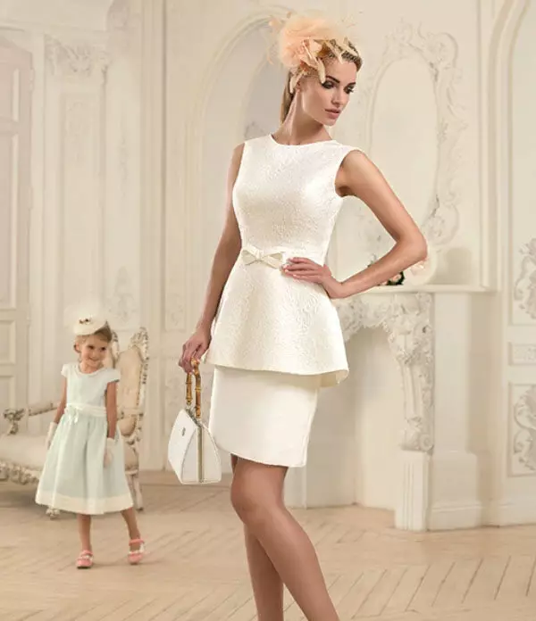 Ամառային զգեստ լոգանքի սպիտակով