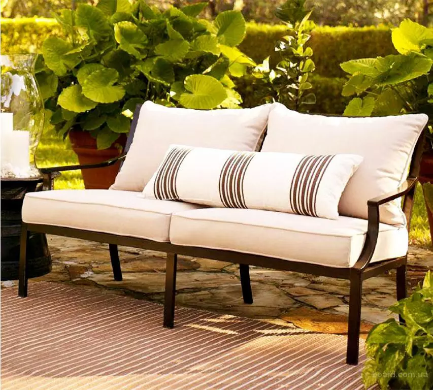 Bahçe mobilyaları için yastıklar: kapaklar, salıncaklar ve koltuklar için yastıklar, ülke mobilyaları için yumuşak sokak modelleri 20710_5