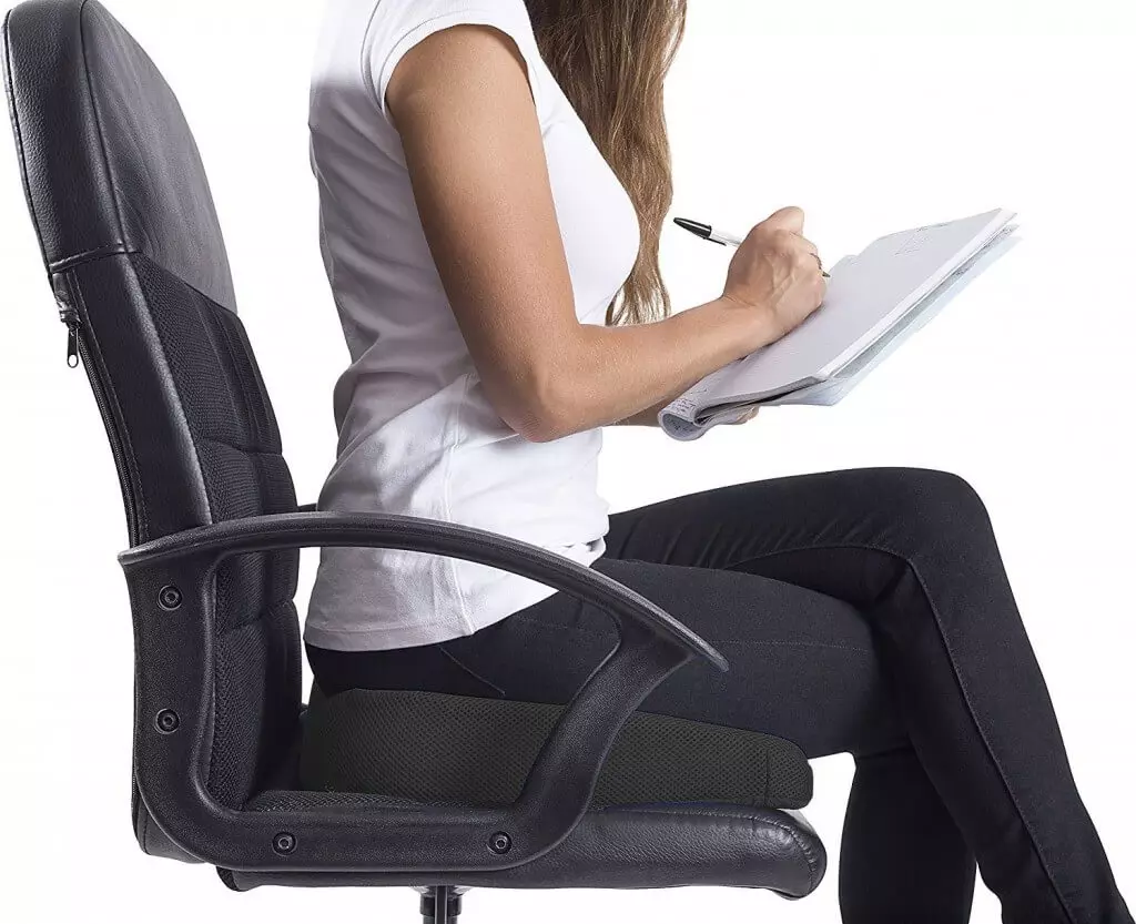 कंप्यूटर सीटों के लिए तकिए: सिर के नीचे और गर्दन के नीचे, सीट कुर्सियों और कंबल पर ऑर्थोपेडिक तकिए 20711_6