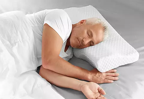 いびきからの枕：「抗ハム」およびその他の整形外科用寝台パッド。選ぶ方法？ 20715_19