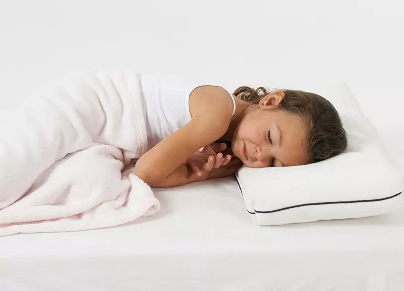 Silikonowe poduszki: Co jest włókno ukłonionego? Poduszki do snu i miejsca do siedzenia. Plusy i minusy poduszek z piłkami wypełniaczymi 20723_16
