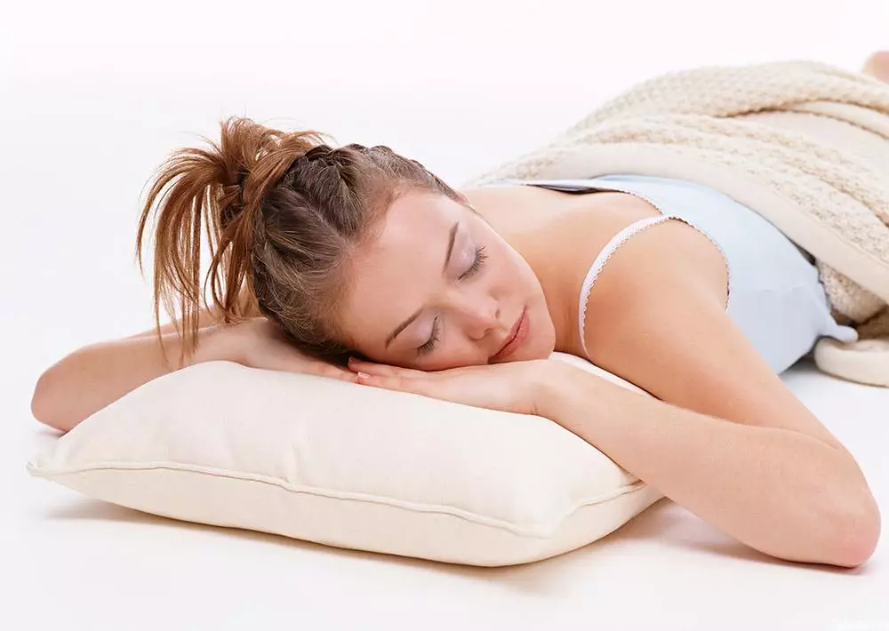 矽氧烷枕頭：什麼是矽化纖維？枕頭睡覺和座位。枕頭與填料的利弊 20723_27