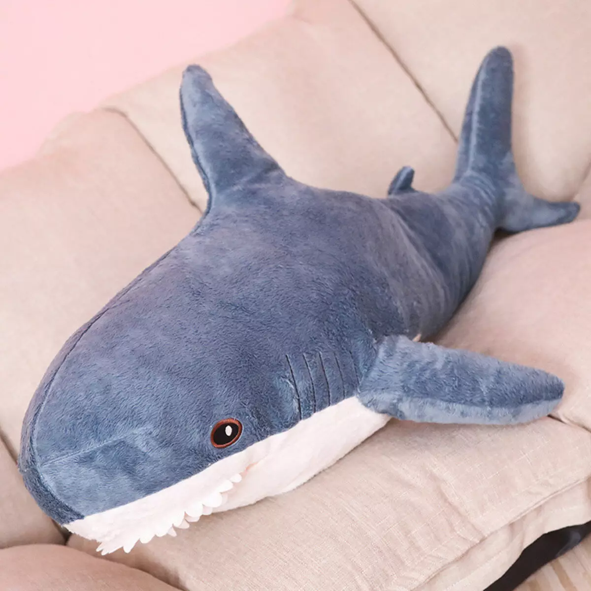 Cuscini di squalo (16 foto): giocattoli dei cuscini morbidi sotto forma di squali, materiali e design 20733_4