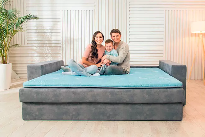 Mattress Topper li ser sofa: 160x200 û 140x200, 80x200 û mezinahiyên din. Ew çi ye? Toppers top. Kevneşopên Latefopedic Latexs û cûreyên din. Çawa wan hilbijêrin? 20773_25