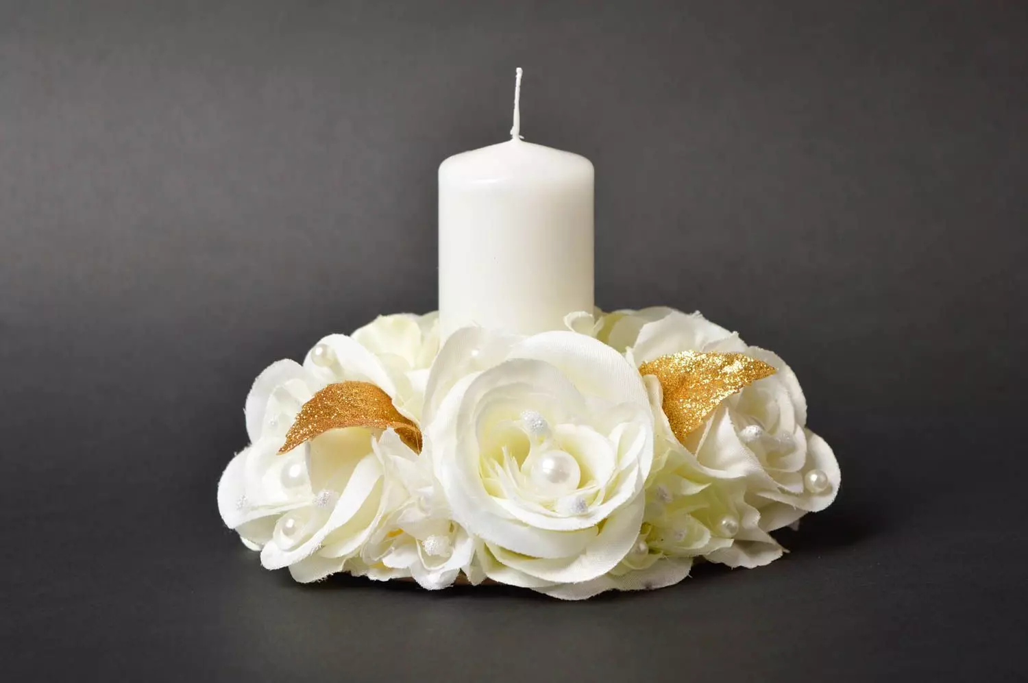 Kerzen Dekor: Dekoration von Kerzen mit den eigenen Händen mit getrockneten Sets, Dekoration von Hochzeitskerzen auf einer Meisterklasse, weiße Kerzen in einer Bank und anderen Ideen 20782_25