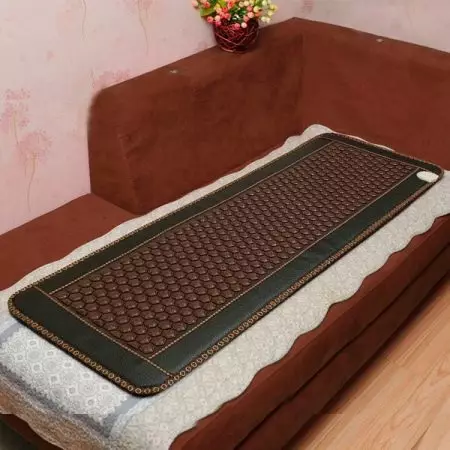Dyshek i nxehtë: agjentë të ngrohtë elektrik nga 12 volt, modelet më të mira të lodhjes në krevat, të dyfishtë dhe të tjerët 20787_10