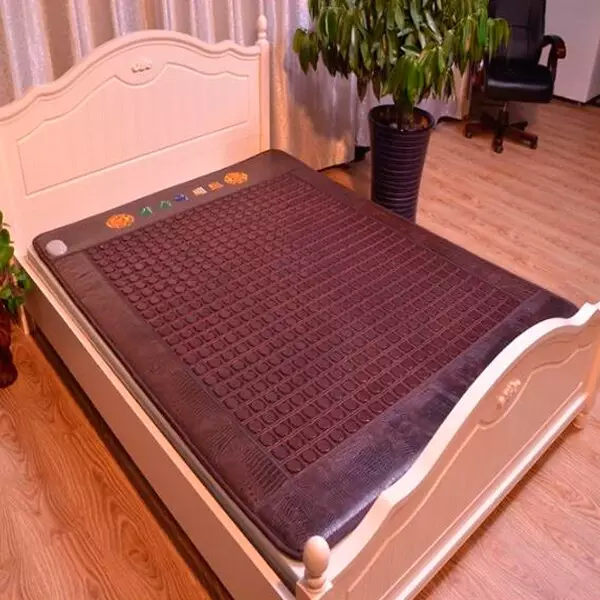 Vyhřívaná matrace: Teplá elektrická činidla o 12 voltech, nejlepších modelů Jade na posteli, dvojité a další 20787_17