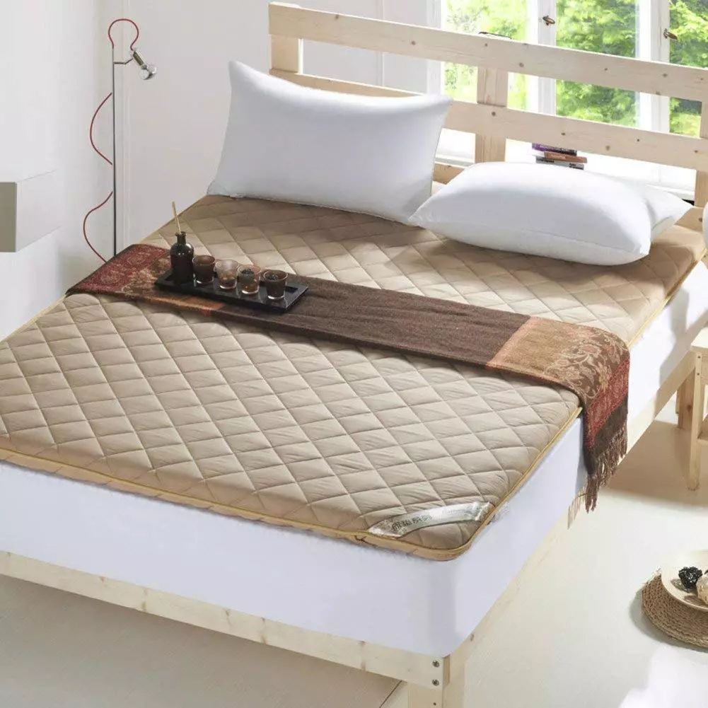 Hogyan készítsünk matracot? Kiválasztva egy merevséget egy puha matracon. Hogyan növelhető a merevség otthon? 20788_17