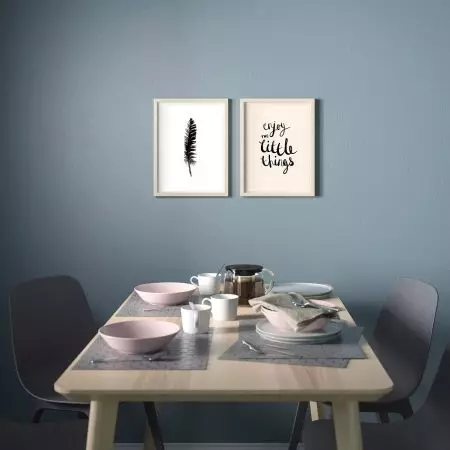 Postera IKEA: Shqyrtoni postera për mure dhe zgjedhja e tyre për të brendshme, korniza dhe mbajtësit për postera, postera 50 për 70 dhe madhësi të tjera për kuzhinë dhe dhomë të gjallë, postera të zezë dhe të bardhë dhe të ngjyrave 20793_24