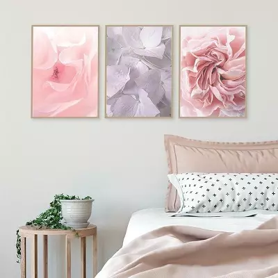 Posterên di nav nivînan de: posterên navxweyî li ser dîwarê jorîn û li deverên din. Mezinahiya kîjan pîvanê hilbijêrin û kîjan posteran hang? Posterên bi peonies, reş û spî û yên din 20796_18