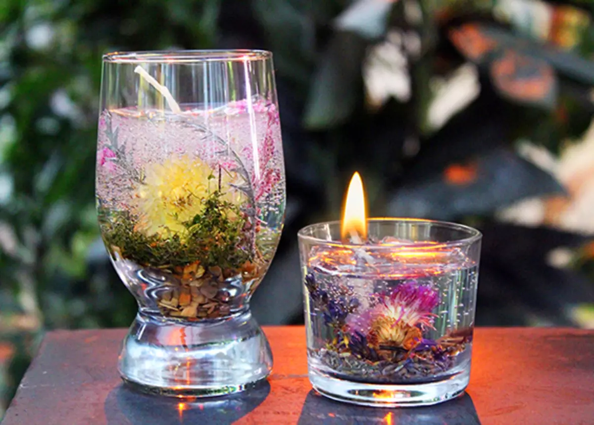 Lumânări de gel (33 de fotografii): cu flori și cochilii. Crearea lumanarilor cu propriile mâini la domiciliu cu un set pentru creativitate și fără un gel gata pe o clasă de masterat 20811_11