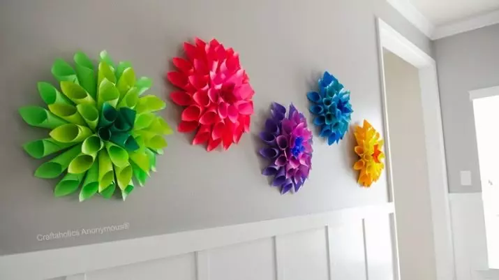 Papieren decoraties voor kamer met eigen handen: Butterfly Decor op de muur en pompen, producten van gegolfd en gekleurd papier, origami en sneeuwvlokken 20826_8