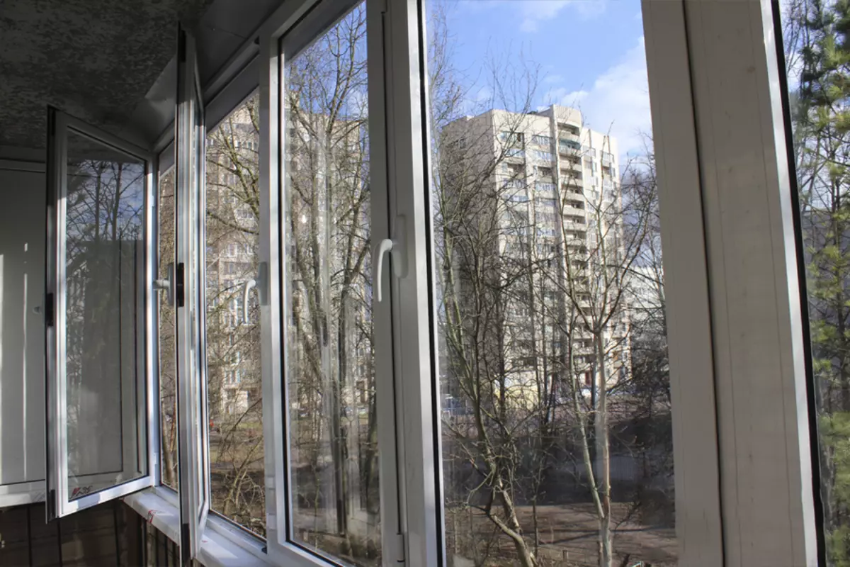 Балкон алюминиевый профиль цена. Алюминиевая лоджия. Алюминиевый балкон. Остекление лоджий алюминиевым профилем. Алюминиевый раздвижной балкон.