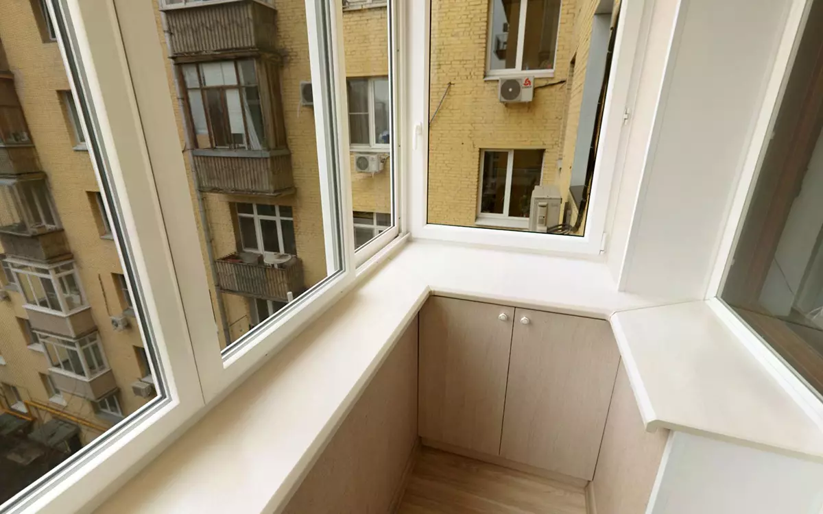 Calent i balcó semi-temperatura: què és i quina és la diferència amb vidre fred? Com reemplaçar façana vidre per a l'escalfament? 20843_7