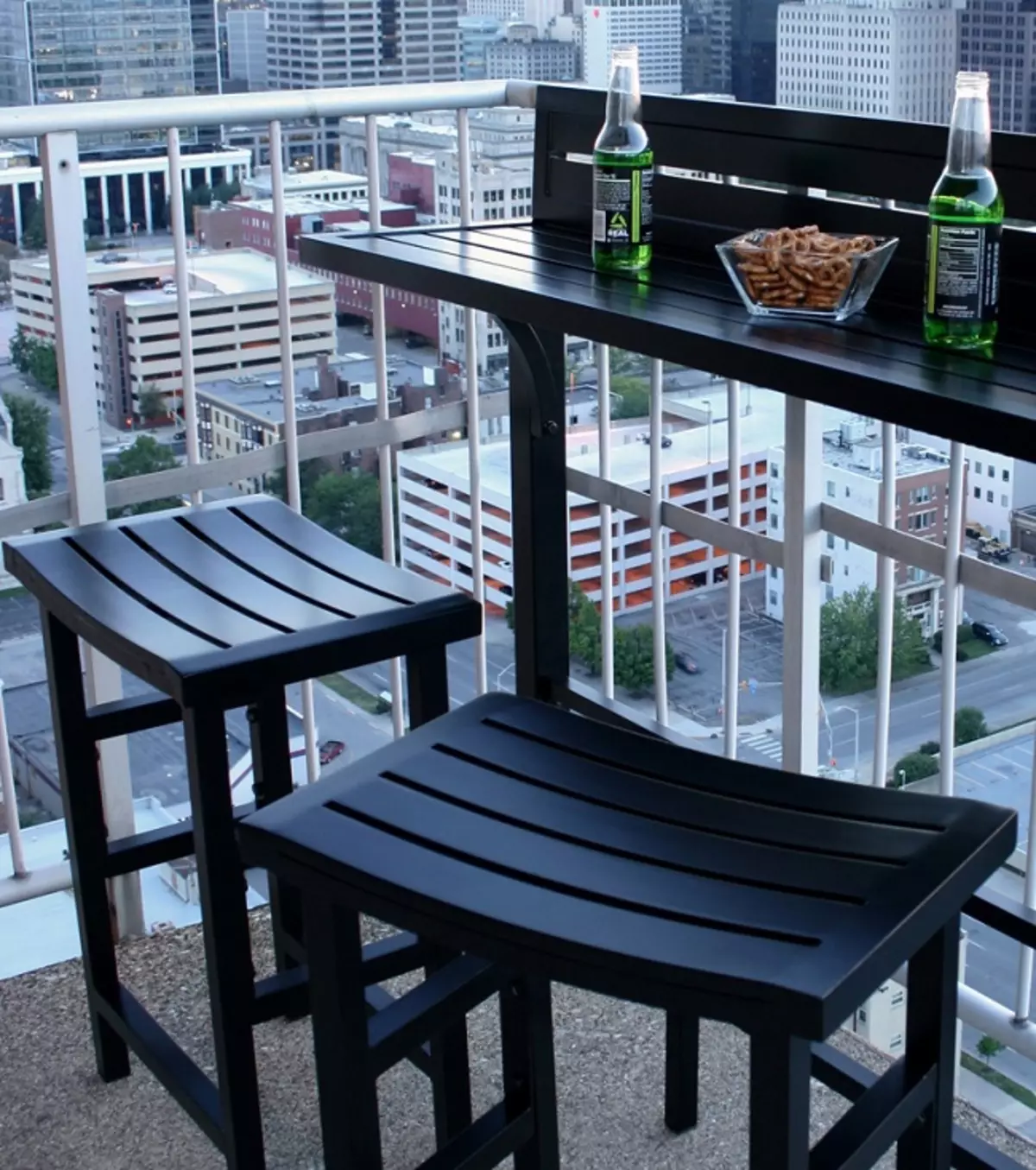 Bar rack on the balcony (44 photos): Stand design from the window sill on the balcony. Bar rack options with chairs instead of a balcony block 20845_9