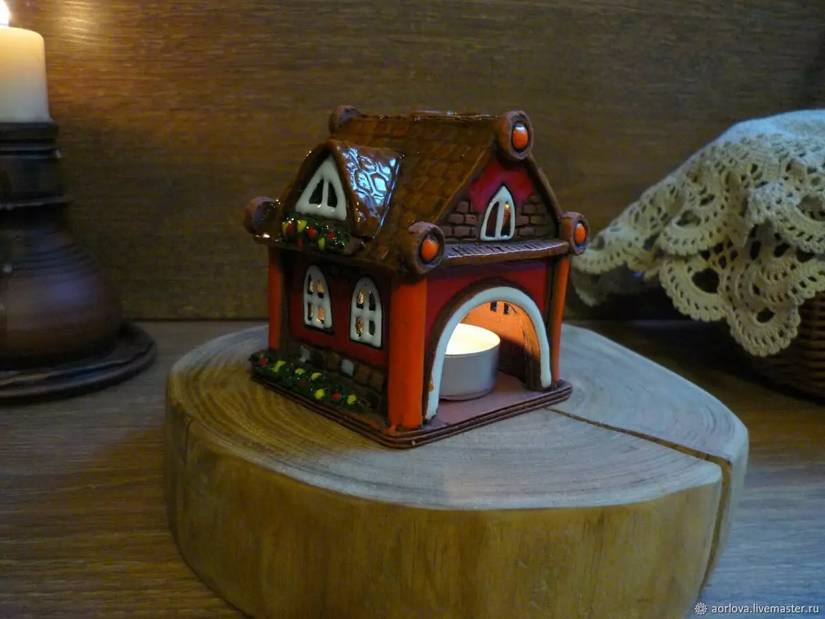 Candlestick-House: arxila de cerámica, masa de sal e xenxibre, papel e metal, madeira e outros. Como facer as túas propias mans? 20852_2