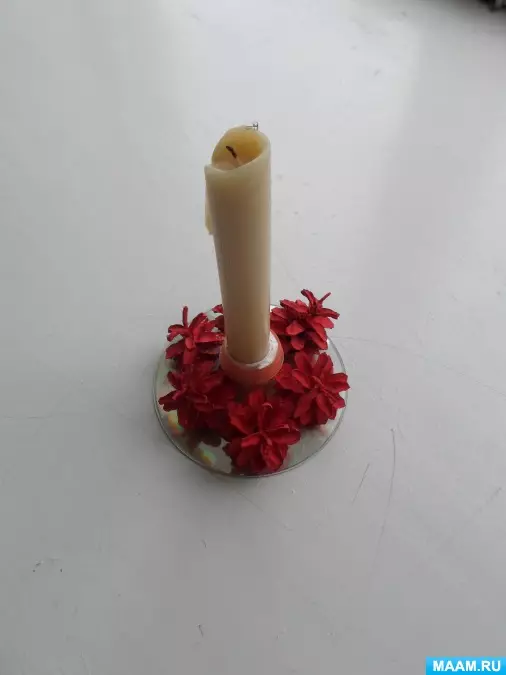 Candlestick dos conos: como facelo para o ano novo? Clases mestras paso a paso de candelabros de Nadal de piñeiros e abeto, artesanía de deseño 20855_17