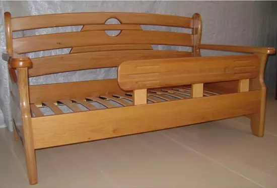 Sohvat sohvalla 3 vuoden ikäisille lapsille (51 valokuvaa): sänky sohva tytöille ja pojille, taitettava sohvat puolella 20870_25